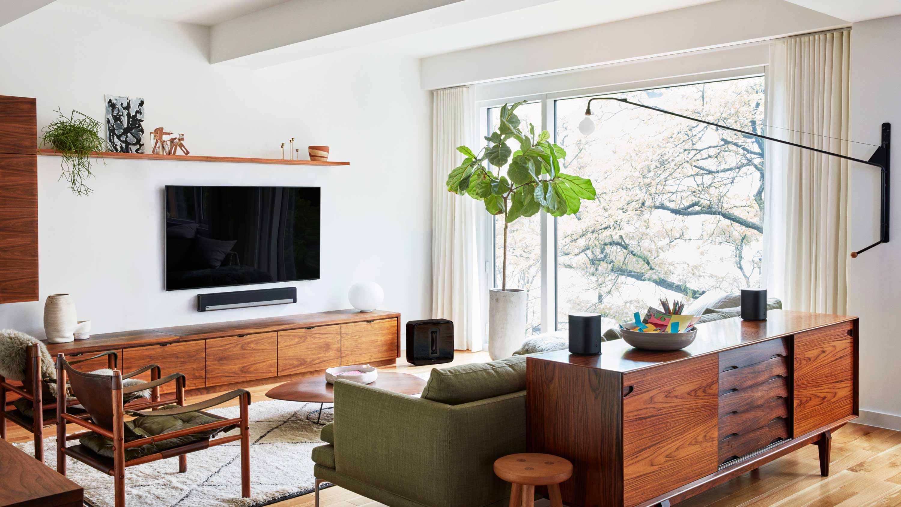 living room, red wood, fiddle leaf fig